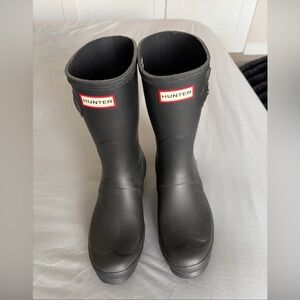 Hunter Original Short Rain Boots for Women, Size 8 Black. Worn Once!